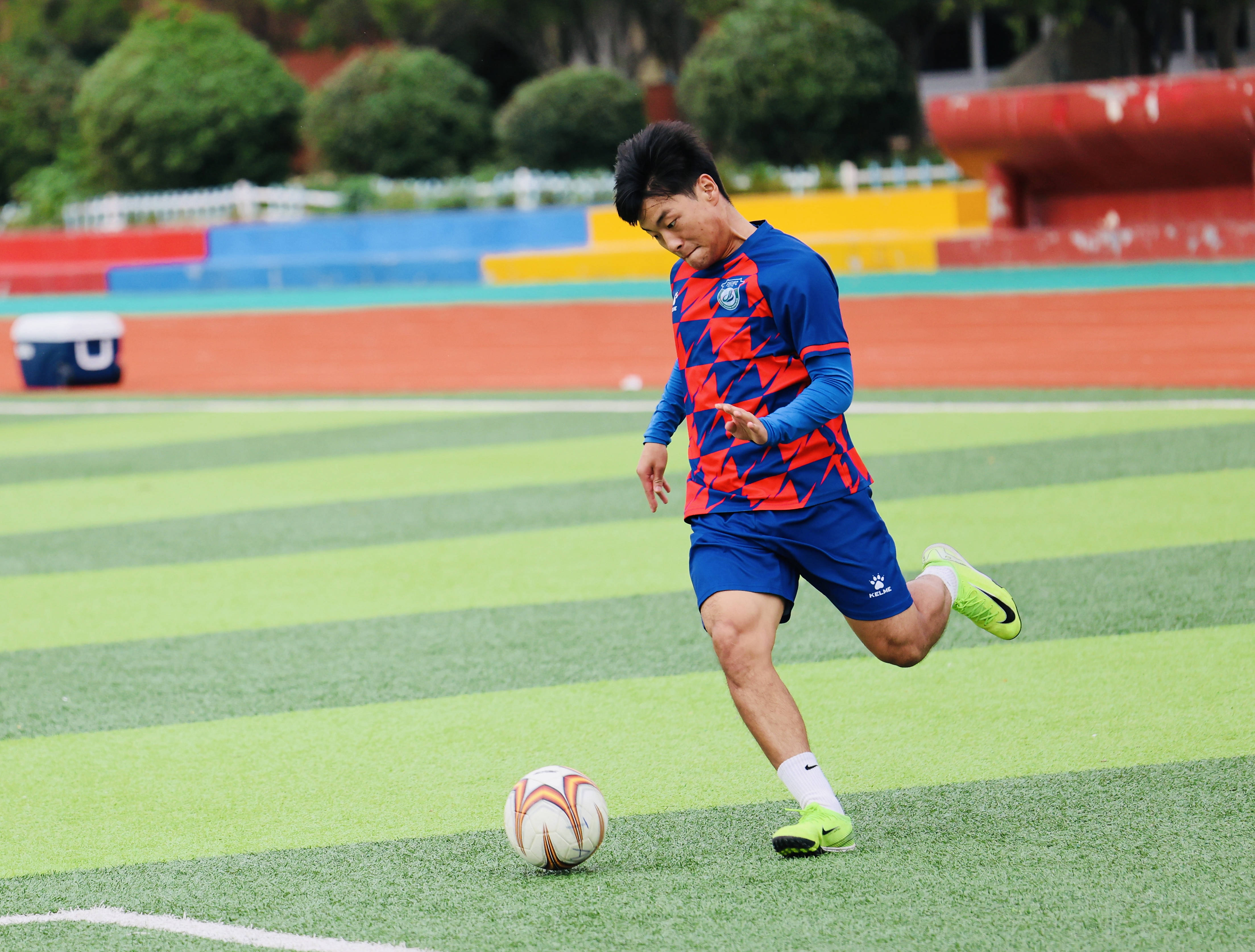 竞技宝电竞-山东泰山发布备战花絮，转会期扳平良机，NBA季后赛任务艰巨，身体对抗强度拉满的简单介绍